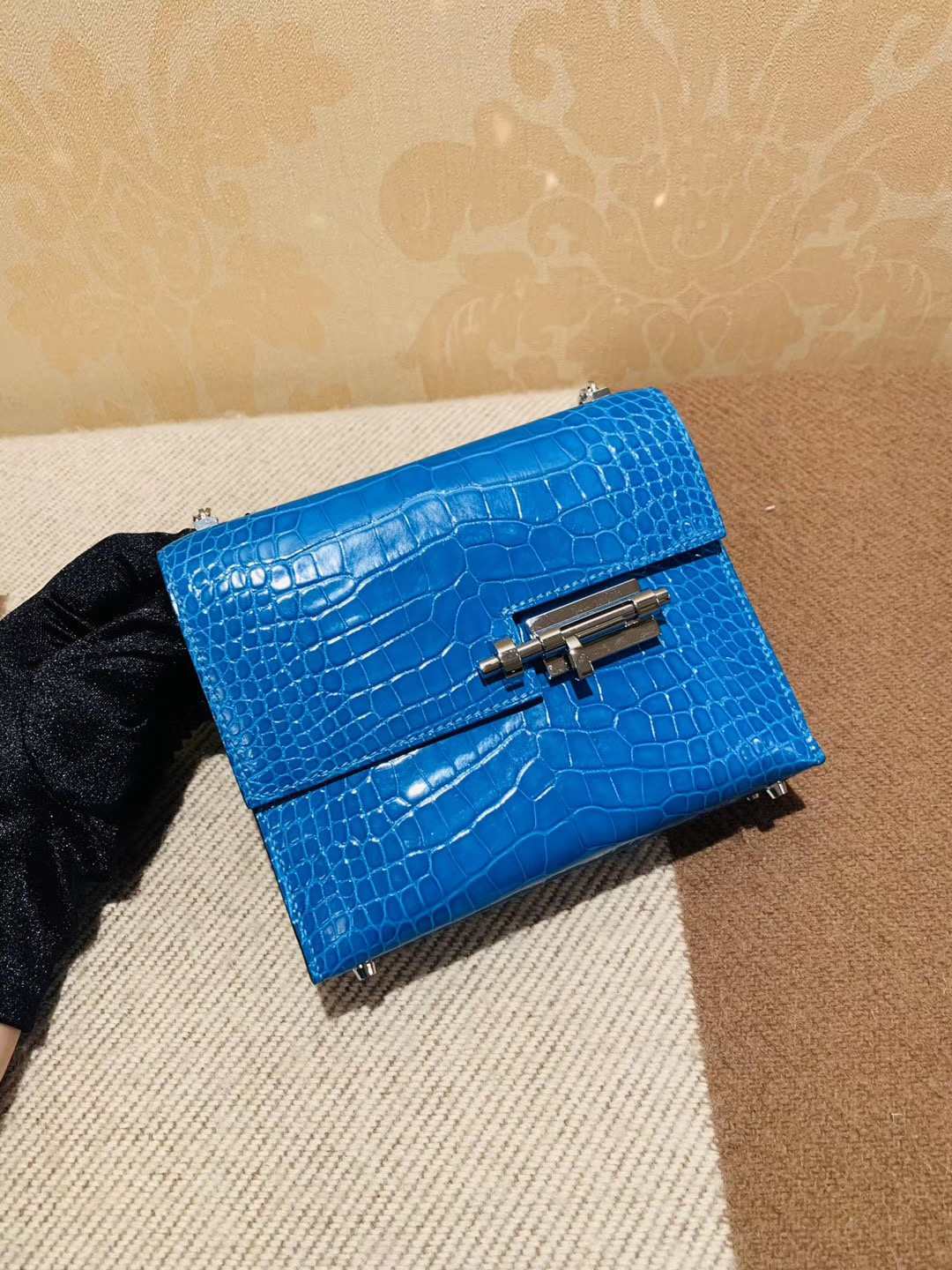 极美：机关枪 叉烧包 Verrou 小号17cm 亮面方块鳄鱼 7q 希腊蓝 米克诺斯蓝 爱琴海蓝 Mykonos 银链，最纯粹的蓝色