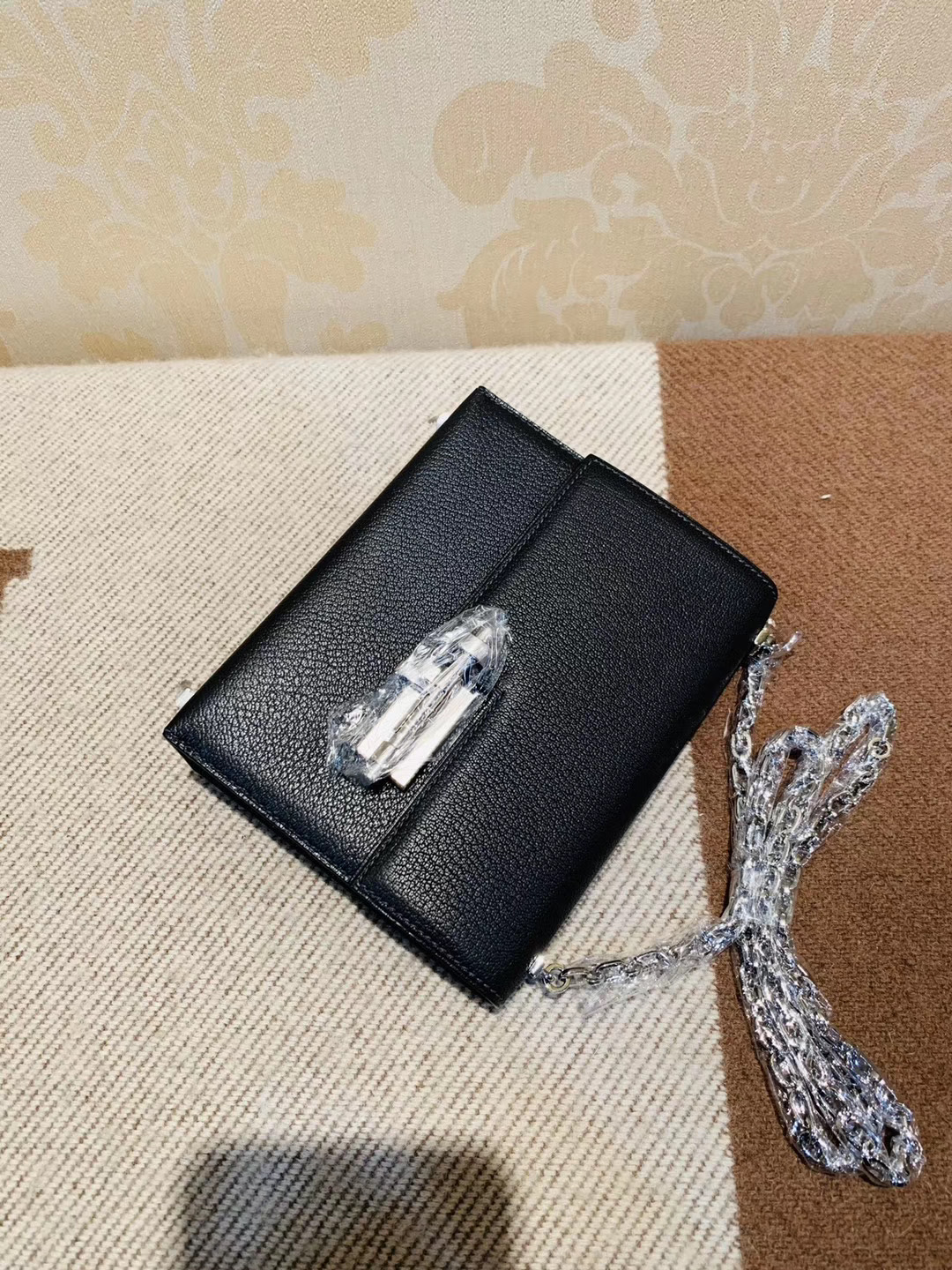 机关枪 叉烧包 Verrou 小号17cm 89黑色Noir 山羊皮 银链，大气 有点小酷的感觉  百搭款