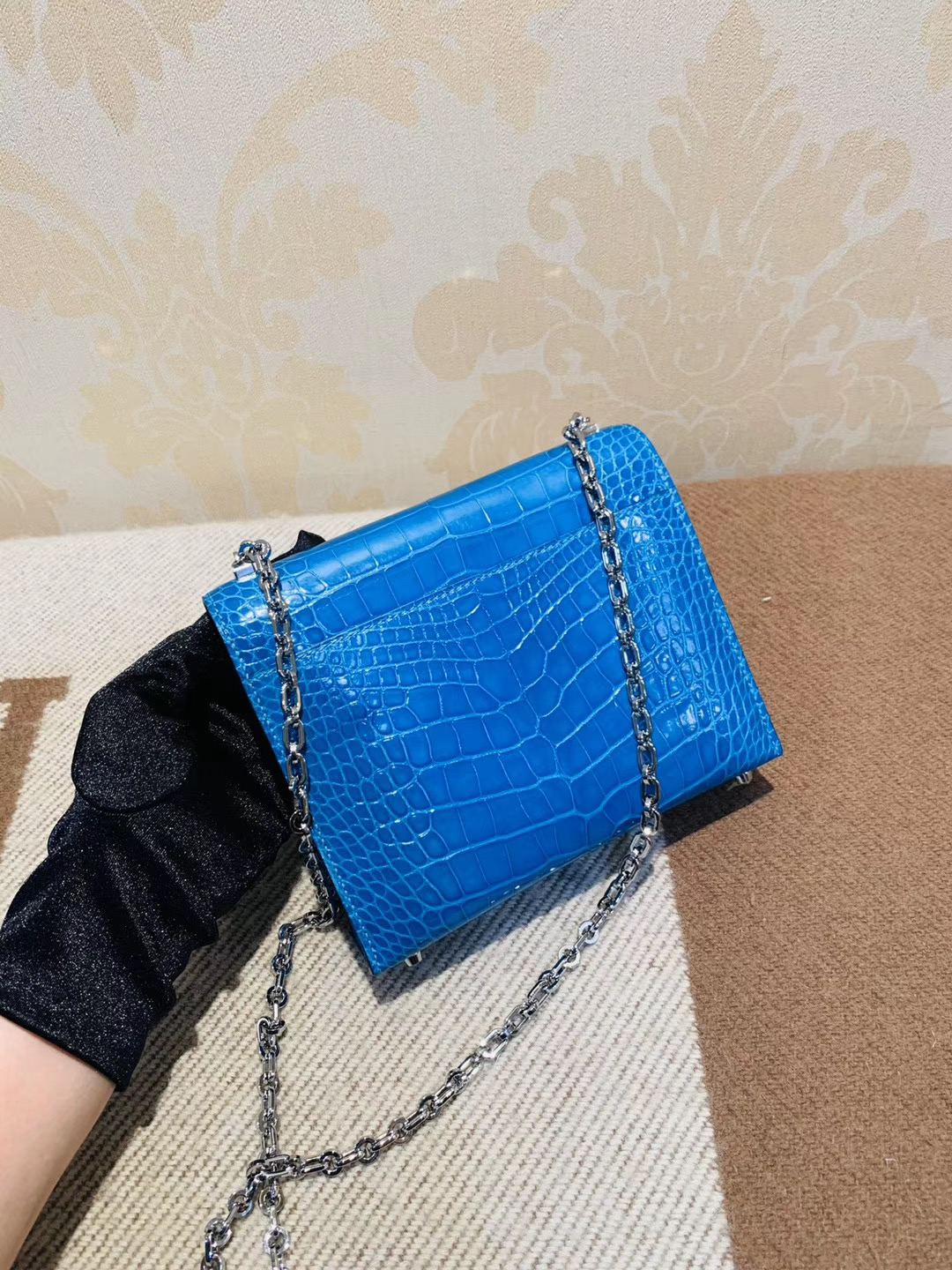 极美：机关枪 叉烧包 Verrou 小号17cm 亮面方块鳄鱼 7q 希腊蓝 米克诺斯蓝 爱琴海蓝 Mykonos 银链，最纯粹的蓝色