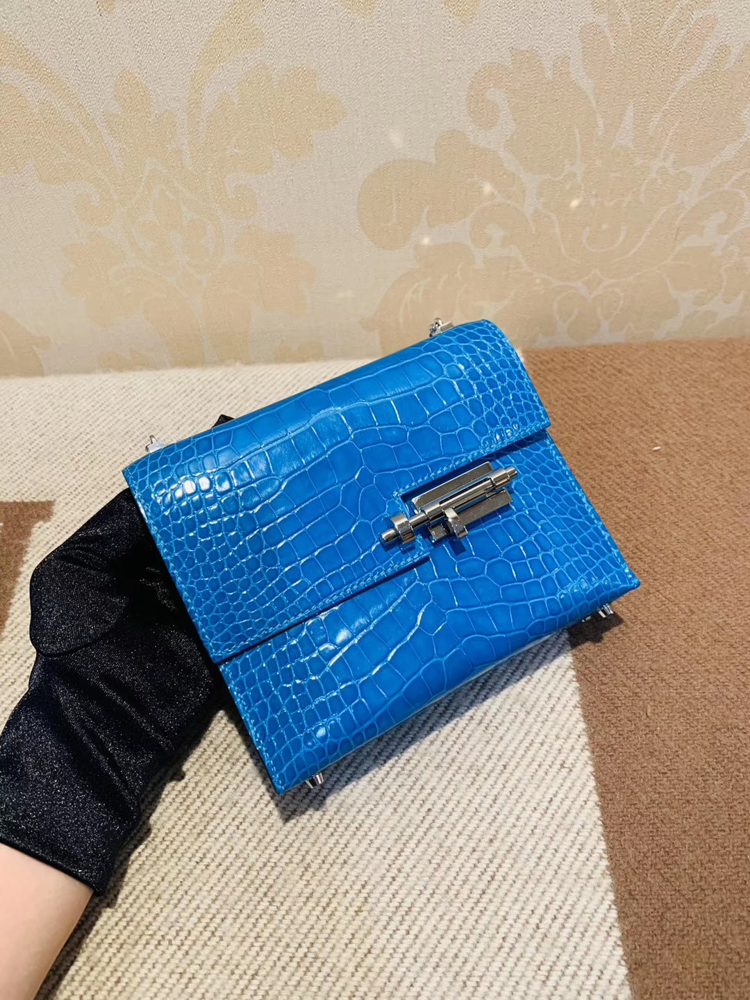 极美：机关枪 叉烧包 Verrou 小号17cm 亮面方块鳄鱼 7q 希腊蓝 米克诺斯蓝 爱琴海蓝 Mykonos 银链，最纯粹的蓝色